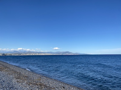 plage de galets magiques